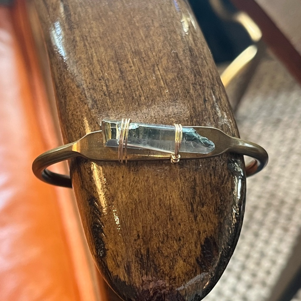 Handmade brass raw quartz crystal bracelet - Picture 7 of 9